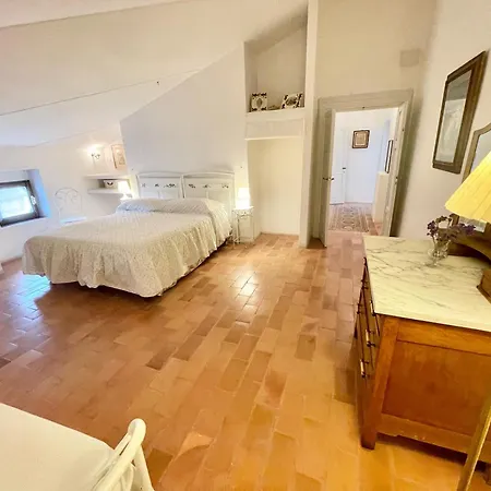 Apartment Adam House - Sleeps 7 - Spoleto