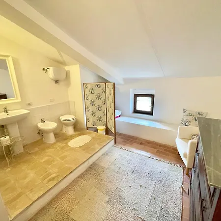 Adam House - Sleeps 7 -